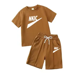 Sommar baby flickor kläder passar barn pojkar modemärke brun t-short shorts 2st/set småbarn casual dräkt barn spårningsdräkter