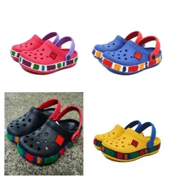 أطفال الأطفال الصغار الصغار تقلبات التقليب الأصفر الأزرق الأسود كروس S Designer Boys Girls Hole Slipper Beach Shoes Infan3890333