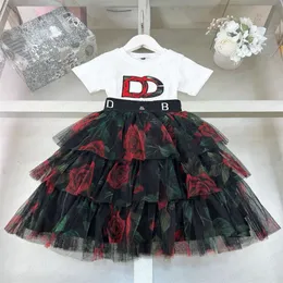 Vintage Print florale Spitzenröcke für Kinder Mädchen Sommer Tüll -Kuchen -Röcke Modekinder -Designer -Jumper -Buchstaben T -Shirts mit maximaler Rockkleid Sets Baby Kleidung