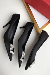 2020 جودة عالية المصمم حفل زفاف أحذية العروس نساء سيدات الصنادل أزياء فستان مثير الأحذية مدببة إصبع القدم عالي الكعب الجلود 9420418