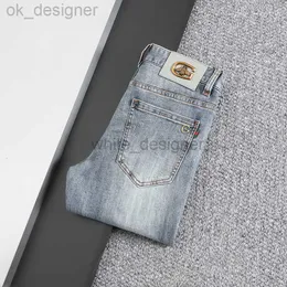 Herren Jeans Designer Jeans hochwertige Frühlings-/Sommer -dünne hellblaue kleine Füße Jeans Herren Trendy Marke Kleine Straight Fit Long Hosen Hosen KK8726