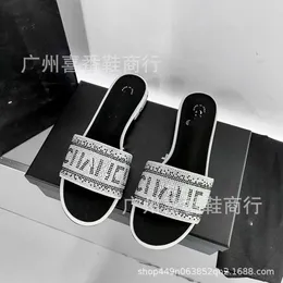 Little Feng Shui Diamond Letter One letra Cool Drag 2024 Primavera/verão Round Head Block Leather Light Luxury Fashion Shoes