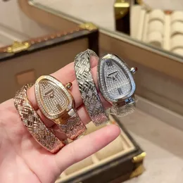 مصمم تمثال نصفي لأسفل ساعة Bulgar Diamond Womenwatch Dial أسود 5A حركة الكوارتز عالية الجودة UHR باهظة الثمن 1 ؛ 1 ساعات ثعبان ICED Out Montre Femme Watchbox Wgow