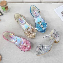 Sandalen 5 Farben Kinder Prinzessin Sandalen Kinder Mädchen Hochzeitsschuhe High Heels Kleidschuhe Bowtie Gold Pink Blue Silber Schuhe für Mädchen 240419