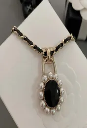 Necklace di cuoio di perle in pelle nera Donne Golden Chain Fashion Lussuosa Popolare Online Lady Temperament Party Anime9980431