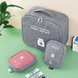 QXMZ First Aid Supply Family First Aid Kit Portable Outdoor Travel Storage Bag Hushållen stor kapacitetskikt Medicinsk förvaringspåse D240419