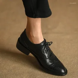 Повседневная обувь винтаж Оксфордс плоская женщина ковхид Леди Флэтс Ретро низкий каблук в британском стиле качество шнурок для женщин