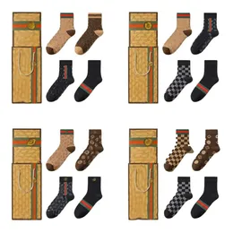 Men's Wholesale and Women's Designer New Cotton Letter Printed Silk Hip Hop Brand Sports Socks Fashion Trend Comfortable 4-pair Nn5 Br