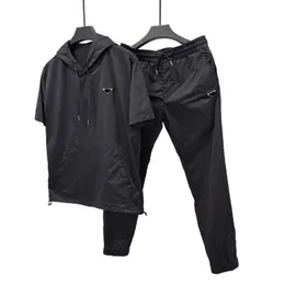 夏の新しい男性フード付き半袖トライアングルロゴアップリケドTシャツとロングパンツTwinset Designer TrackSuit MLXLXXL3XL4XL5XL