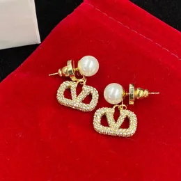 2024 Luxus Pearl V Brand Briefe Designer Frauen Ohrringe 18k Gold Ohrringe elegante und charmante Diamant -doppelseitige Ballohrringe Schmuckgeschenke