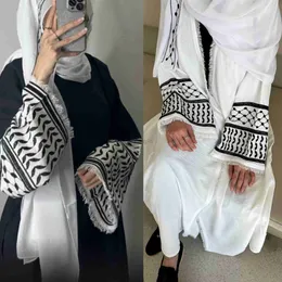 민족 의류 2024 Wrinkle 소프트 크레페 자수 무슬림 Kefiyyeh Abaya Ramadan Tassel Dubai Abaya 여성 복장 겸손한 이슬람 의류 D240419