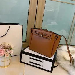 Axelväskor 2024 äkta läder handväska designer väska sac de luxe femme mochila bolso mujer satchels kvinnor lyxgraffiti