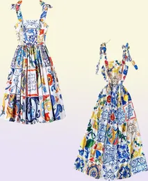Fashion Runway Sommerkleid neue Frauen039s Bow Spaghetti Gurt Rückenless Blau und Weiß Porzellan Blumendruck Langes Kleid 2104099327737