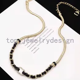 Charm Women Women Designer Letter Necklace Chains Pearl Chains Design Brand Collane Crystal Collane 18K Gold in acciaio inossidabile Accessori per gioielli da sposa Accessori