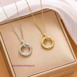 Cartrres de designer Nacklace Conjunto simples pingente kajia bolo circular interligado com diamante colar de aço de titânio feminino feminino de clavícula de clavícula feminina