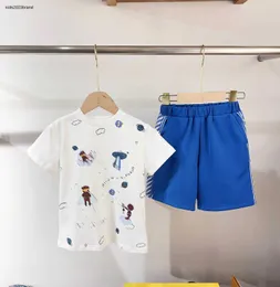Yeni bebek eşofmanları erkekler kısa kollu takım elbise çocuk tasarımcısı kıyafet boyutu 100-160 cm ufo desen baskılı tişört ve mavi şort
