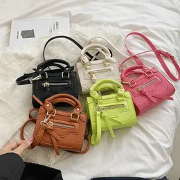 Kids Candy Color Mini Platinum Counter Bag Locomotive Western Girls Mini Presenge Messenger Bag Bag Square Handbags 240418