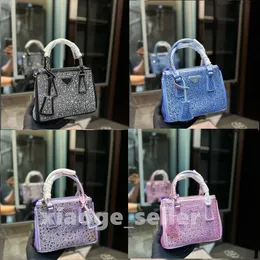 Kadınlar elmas hobo çantaları tasarımcı omuz çantası bayanlar moda tote çanta çanta kova deri çapraz gövde çanta kadınlar parıltı kristal çantalar toptan elmas 22x16cm