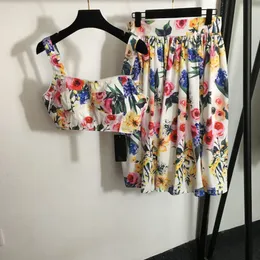 Sukienka projektantka pasa startowego Suits Summer dwuczęściowy zestaw kobiet ubrania w kwiatowy nadruk seksowna kamisole top i wysoka talia zestawów midi spódnicy