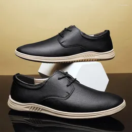 Sapatos casuais de couro de moda masculina, tênis de cano causal de couro oxford para homens trabalhos de negócios formais leves