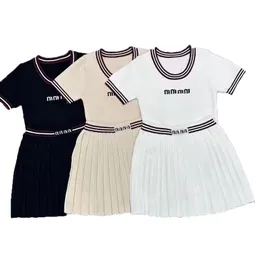 Preppy Knit Tops Skirt Set Designer Embroidered Knitted Tanks Tees Stretch Pleated Skirt Summer Women Knitted Jumper Knitted Skirt