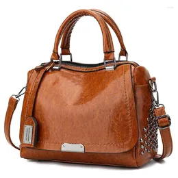 Umhängetaschen Frauen Vintage Boston Nietkerndekor PU Leder Handtasche Luxusbeutel Solid Color Messenger Weibchen Kissen Tasche Bolsos