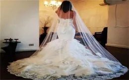 Fantastisk vit OneLayer Long Bridal Veils med spetskant Applique elfenben tyll billigt bröllopslöja bröllopstillbehör i stock9248816