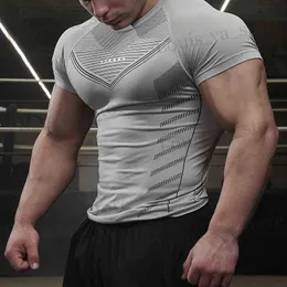 남자 티셔츠 New Men Gym T-Shirt 높은 탄력성 보디 빌딩 빠른 건조한 짧은 SLVE MENS 스포츠 캐주얼 탑 트렌드 러닝 티셔츠 T240419