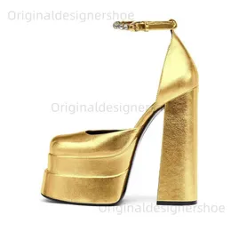 Sandaler Två-dubbla plattformskor Kvinnor Rhinestone Ankle Strap Prom Shoes Stylish Gold Silver Women Pumps fyrkantiga tå tjocka bottenskor T240416