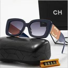 Solglasögon för män och kvinnor Summer Classic Style Anti-ultraviolet Retro Plate Square Full Frame Fashion Eglasses Random Box Talent adekvat februari Radikal