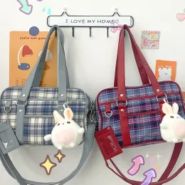 Bolsas Japão JK Bolsa de ombro retro Ladies Ladies Plaid Design Uniformes Messenger Bolsa Pulather Bolsa Student Rabbit Pingente Cosplay Bag