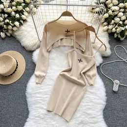 Yuoomuoo Autumn Women Dress Set Fashion Y2K Knitted Spaghetti Cinte Mini vestito Mini Crop Full Maniche Streetwear Due pezzi Suit 240419