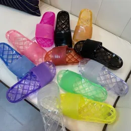 슬리퍼 투명 PVC 젤리 샌들 여성 편지 인쇄 고급 여름 슬리퍼 슬라이드 실리콘 레이디 플립 플립 플립 신발 신발 운동화