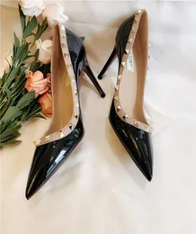 Designer casual sexy Lady Fashion Women Pompes Black Brevet in pelle Bimpestrellata Punta Punta Teli High Heels Scarpe da festa WEDDIN4450853