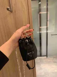 حقيبة هاتف محمولة رنين فاخرة جديدة لـ iPhone 15 14 13 12 11Pro Max Carchbar Mini Bag Long Chain Counder Strap Messenger Bag Classic