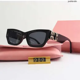 مصمم الأزياء نظارة شمسية بسيطة للنساء للنساء العلامة التجارية الكلاسيكية من الزجاج مع خطاب Goggle Adumbral 7 Color Option Eyeglasses 2024