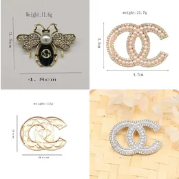 디자인 유명한 금 벌 편지 S Desinger Brooch 여성 라인 스톤 진주 편지 브로치 정장 핀 패션 보석류 의류 장식 액세서리 선물 선물 ES UIT