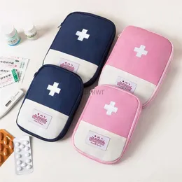 Zestaw pierwszej pomocy Zestaw pierwszej pomocy First Aid Torka Przenośna podróże Mini Outdoor Portable Survival Medicine Pakiet D240419