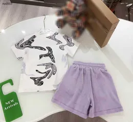 SUSuit per bambini di moda Summer Girls Abito a maniche corte Abiti da design per bambini Dimensioni da 100-160 cm cammella per orso bambola e pantaloncini viola 24pril