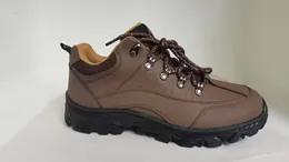 Afferratura di buona qualità e scarpe da escursionismo resistenti all'usurazione leggera ad alto livello