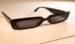 디자이너 스퀘어 선글라스 남성 여성 0811 빈티지 색조 드라이빙 선글라스 남성 태양 안경 패션 금속 판자 선글라스 E4713911