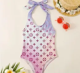 Jednoczęściowe letnie dziewczęta marka bikini litery kąpielowe drukowane dzieci dzieci kąpielowe garnitury Baby Girl Beach Squywear dzieci pływanie w Otsjk