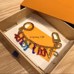 2024 Дизайнеры очарования Классические буквы Men Car Key Chain Women Fashion Bag Bard Brand Gold Buckle Key Ring Luxury Gift