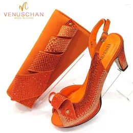 Отсуть обувь Chan Woman 2024 Trend High Heels Italian Design Design Orange Color и сумка для свадебной вечеринки в Нигерии