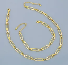 Flola Gold Safety Pin Necklace for Women CZ Micro Pave CharmチェーンネックレスZirconiaステートメントパンクジュエリーギフトnker836217496