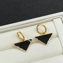Designer di marchi di moda Lettere Stud Triangle Orecchini Woop Women Design del marchio di lusso Flowers Crystal Earring Fare di gioielli