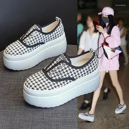 Sapatos casuais Plaid White Canvas Women Platform Sneakers Slip em 2024 Spring feminina FLATFFORM