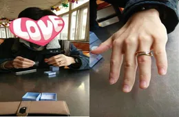 豪華なチタンスチールリングゴールドシルバーローズ3レイヤー女性のためのトリニティリングAnillos Weddingbands with Bag188H3489210