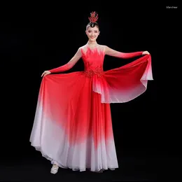 Stage desgaste da dança chinesa na saia longa leve para a abertura feminina Big Swing Atmosfera Modern Song que acompanha D D