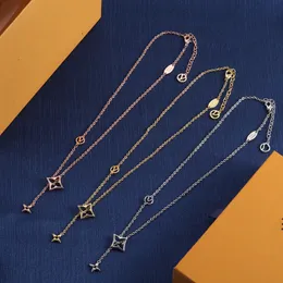 Med ruta 2024Choker kvinnors halsband älskar smycken guldhänge halsband blomma rostfritt stål juvelery mode kedja halsband designer gåvor